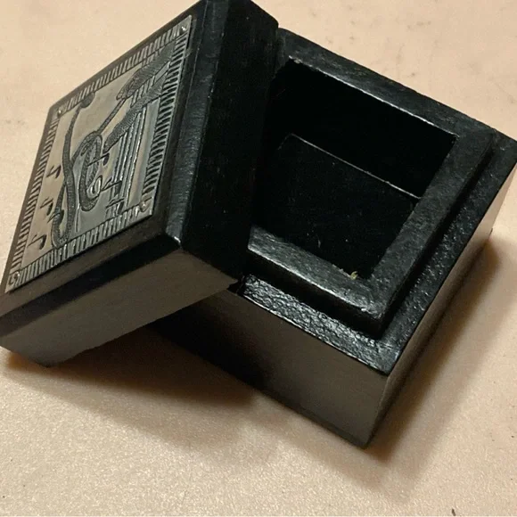 Black Wooden Trinket Box With Silver Etched Musical Conductor Scene Thailand - Picture 4 of 8